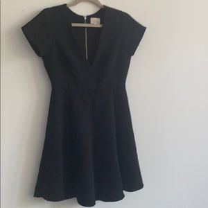 ARITZIA || Wilfred Black V-neck dress